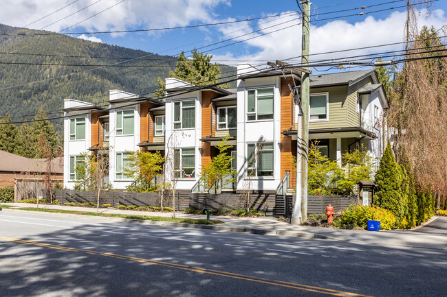 4670 Capilano Rd in North Vancouver, BC - Building Photo - Building Photo