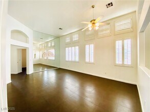 8736 Vista Ladera Ct in Las Vegas, NV - Building Photo - Building Photo
