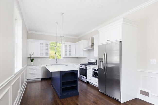 5 The Courtyard in Locust Valley, NY - Building Photo - Building Photo