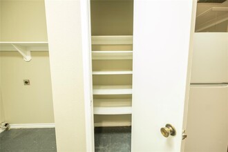 9819 Alcanterra Dr in Houston, TX - Building Photo - Building Photo
