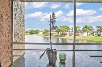 185 Lake Evelyn Dr in West Palm Beach, FL - Building Photo - Building Photo