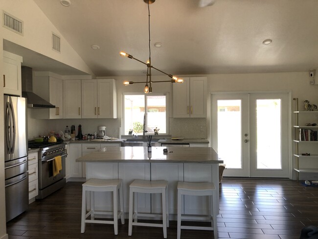 2872 E Ventura Rd in Palm Springs, CA - Foto de edificio - Building Photo