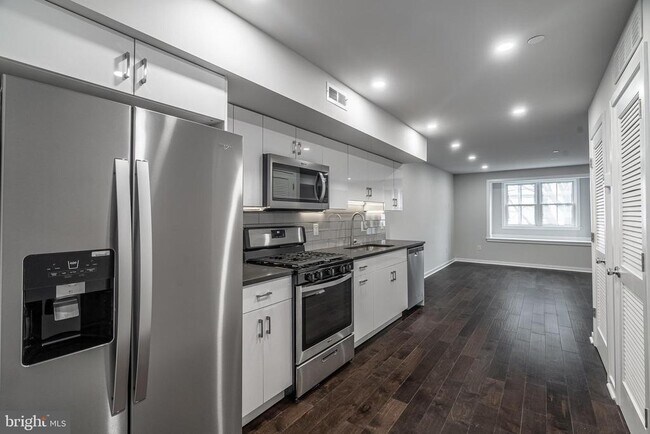752 S 8th St in Philadelphia, PA - Building Photo - Building Photo