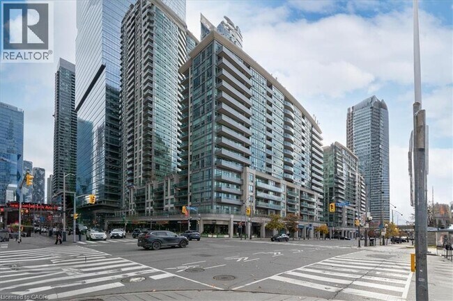 51 Lower Simcoe St in Toronto, ON - Building Photo - Building Photo