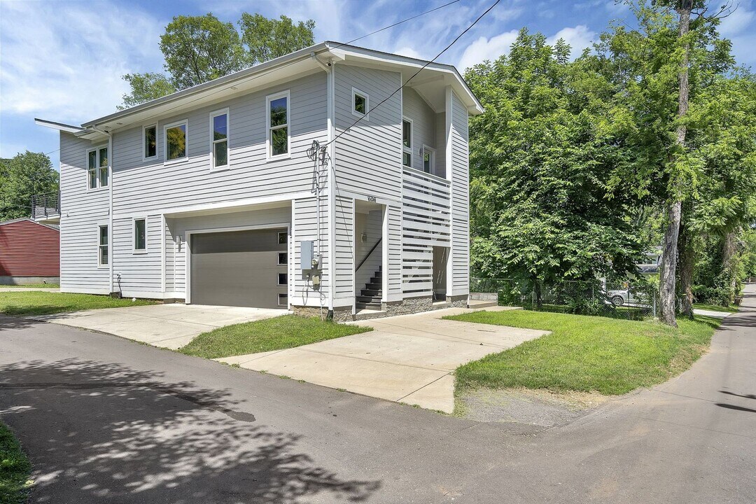 925B Benton Ave in Nashville, TN - Building Photo