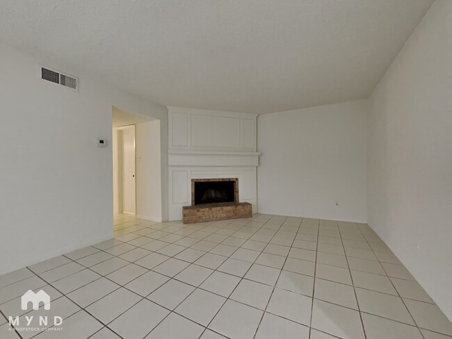 1516 Bay Area Blvd, Unit N7 in Houston, TX - Foto de edificio - Building Photo