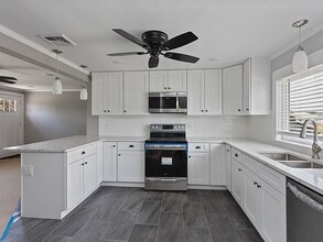 71 Roland Rd in Revere, MA - Foto de edificio - Building Photo