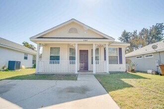 5567 Millbend Pl in Gulf Breeze, FL - Foto de edificio - Building Photo
