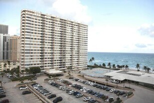 1980 S Ocean Dr in Hallandale Beach, FL - Building Photo