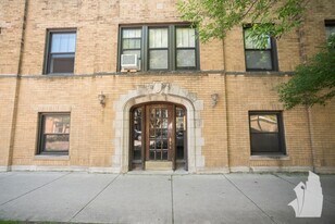 2015 W Ainslie St in Chicago, IL - Building Photo