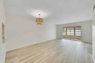 23 Abbey Ln in Delray Beach, FL - Building Photo - Building Photo