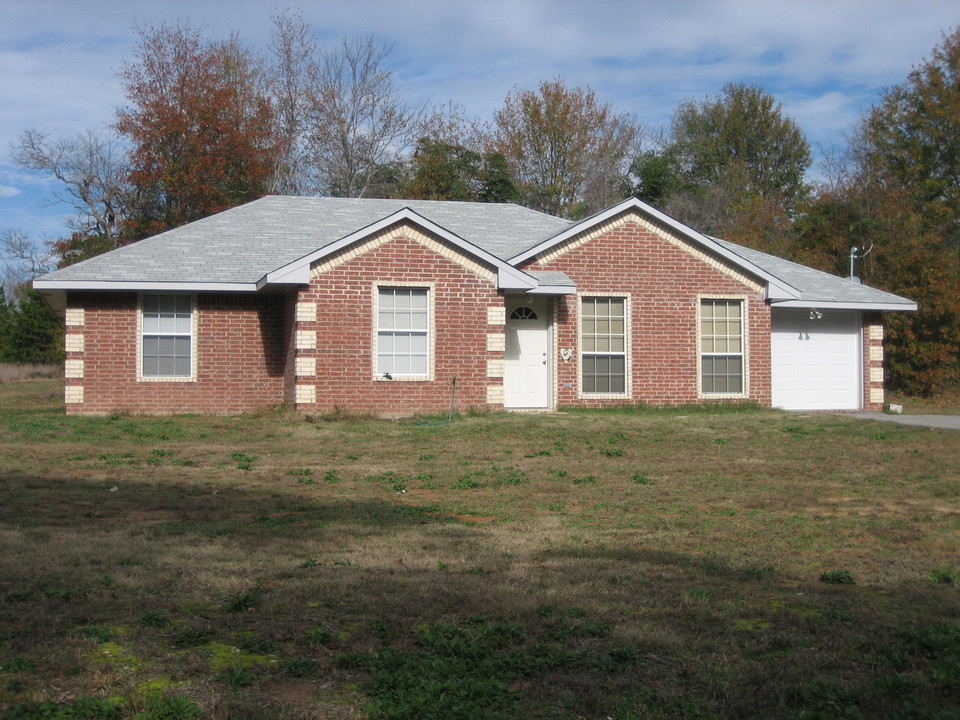 DHO Housing Package in Flint, TX - Foto de edificio