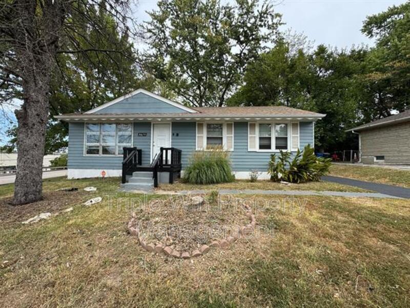 8629 Elwyn Dr in Hazelwood, MO - Building Photo