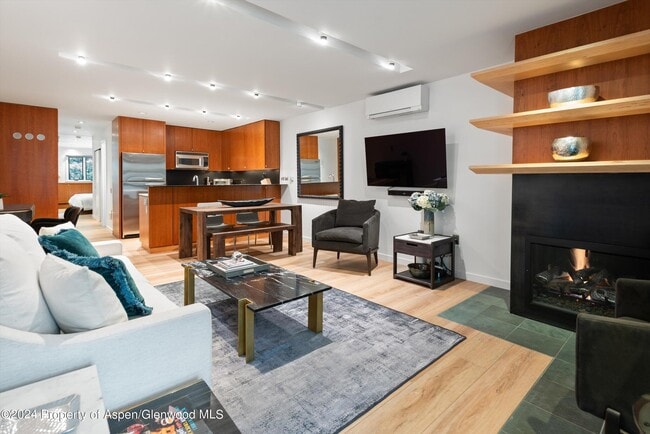 100 E Dean St in Aspen, CO - Building Photo - Building Photo