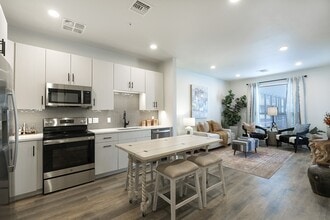 Evara Living in Scottsdale, AZ - Building Photo - Building Photo