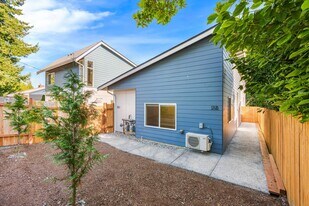 1741 N 130th St in Seattle, WA - Building Photo