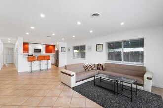 1406 Polk St in Hollywood, FL - Foto de edificio - Building Photo