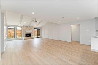 14147 Hillvale Dr in Houston, TX - Building Photo - Building Photo