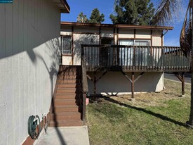 2491 Sun View Terrace in Concord, CA - Foto de edificio - Building Photo