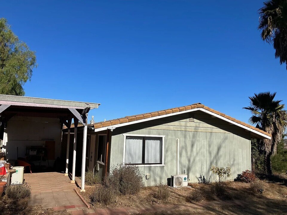 3458 Fairview Dr in Vista, CA - Building Photo