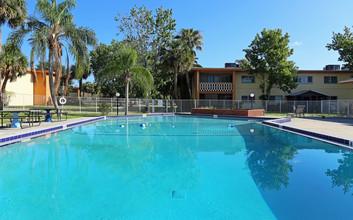 Marella Bay in Merritt Island, FL - Foto de edificio - Building Photo