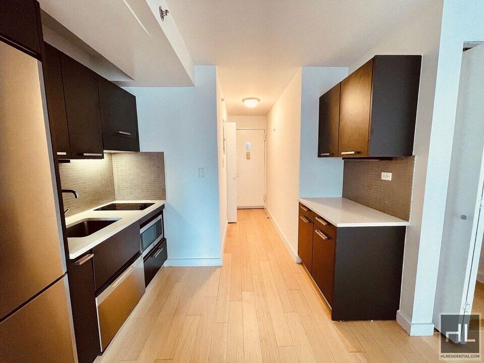 East 39th Street--No Broker Fee in New York, NY - Building Photo