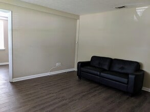 806 Essex Dr in Tallahassee, FL - Building Photo - Building Photo