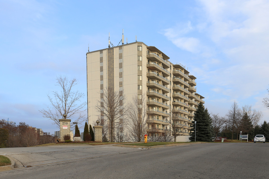 Country Hill Estates in Kitchener, ON - Building Photo