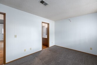 Fountains Apartments in West Des Moines, IA - Foto de edificio - Building Photo