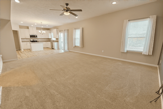 240 Irongate Dr in Englewood, OH - Building Photo - Building Photo