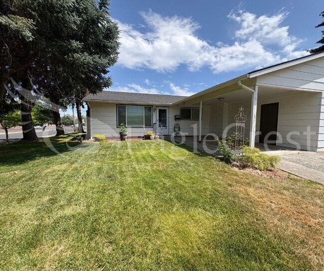 203-205 S Elizabeth St in Milton-Freewater, OR - Building Photo - Building Photo