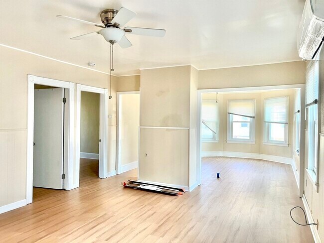 155 Whitman St-Unit -2 in New Bedford, MA - Building Photo - Building Photo
