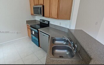 2210 NE 37th Rd in Homestead, FL - Building Photo - Building Photo
