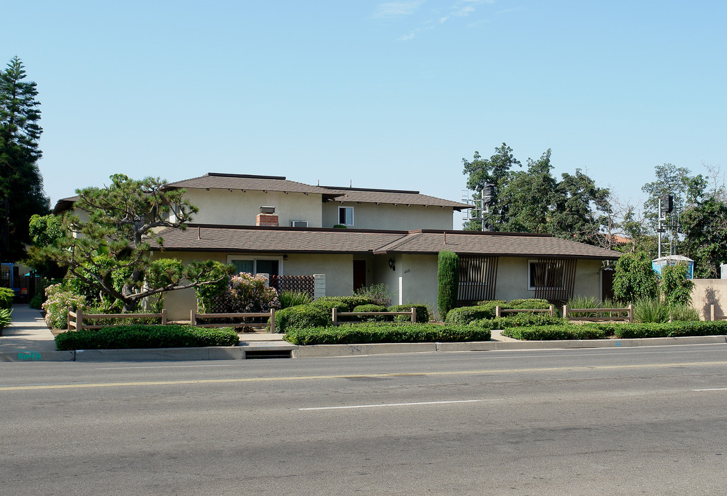 440 W La Veta Ave in Orange, CA - Building Photo