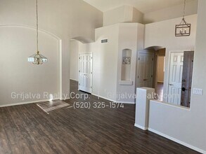 1342 W Hopbush Way in Tucson, AZ - Building Photo - Building Photo