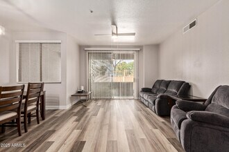 1445 E Broadway Rd in Tempe, AZ - Foto de edificio - Building Photo