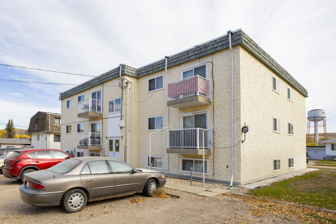 Halsbury House in Drumheller, AB - Building Photo