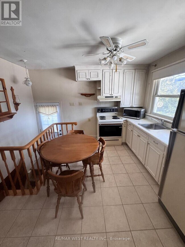 13132 Keele St in King City, ON - Building Photo - Building Photo