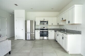 445 Madison Dr in Davenport, FL - Building Photo - Building Photo