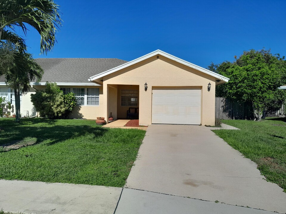 12485 Guilford Way in Wellington, FL - Foto de edificio