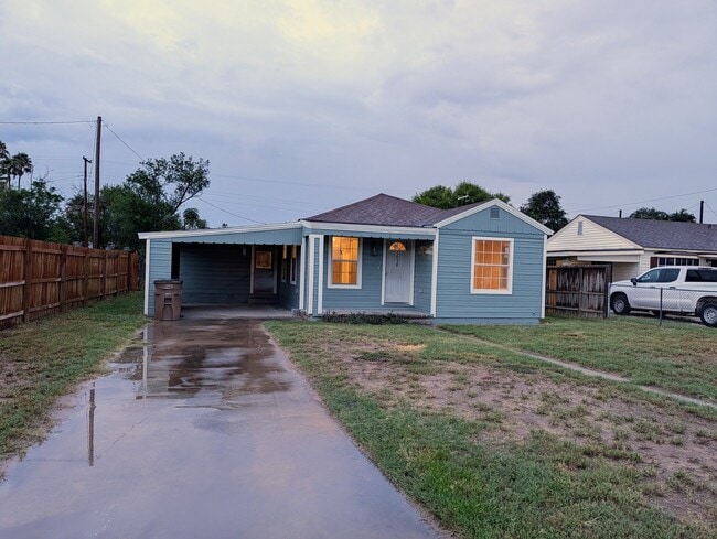 1010 S 5th Ave in Edinburg, TX - Building Photo - Building Photo