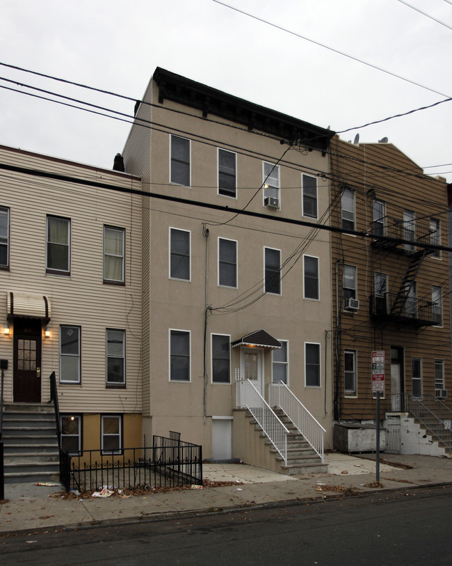 205 Webster Ave in Jersey City, NJ - Building Photo - Building Photo