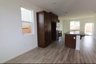 2224 S Crumal St in Visalia, CA - Building Photo - Building Photo