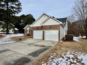 271 Stone Cross Dr in Spring Lake, NC - Building Photo - Building Photo