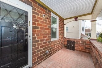 44 Centre St in Nutley, NJ - Foto de edificio - Building Photo