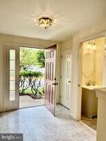 14288 Glade Spring Dr in Centreville, VA - Building Photo