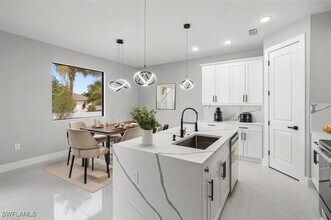 4303 NW 32nd Ln in Cape Coral, FL - Building Photo - Building Photo