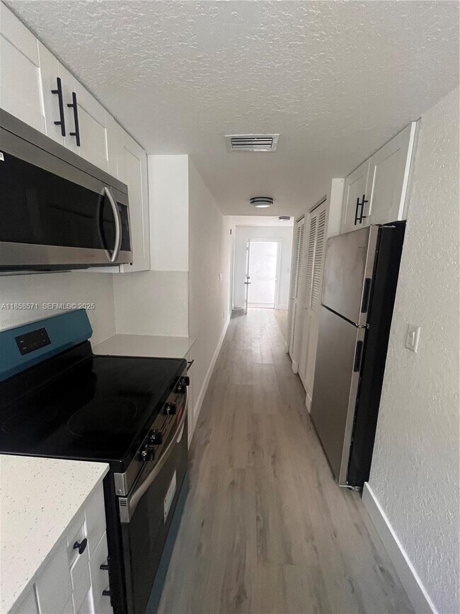 3417 NW 22nd Ave in Miami, FL - Foto de edificio - Building Photo