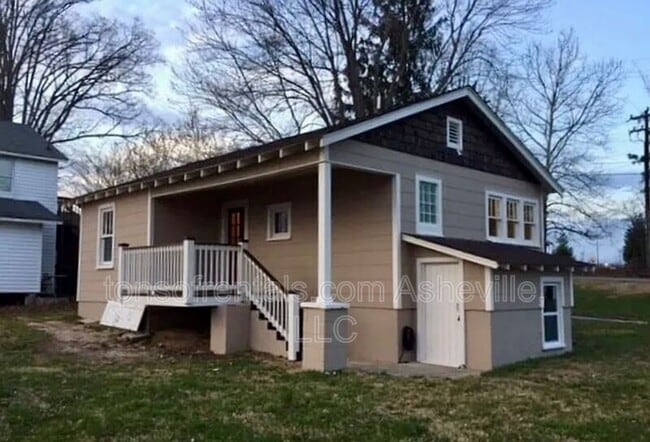 108 N Blue Ridge Ave in Hendersonville, NC - Building Photo - Building Photo