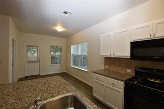 261 Coleto Crk Lp in Kyle, TX - Building Photo - Building Photo